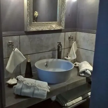 Le Clos Manceau 住宿加早餐酒店 3*