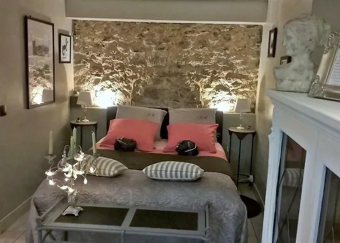 Le Clos Manceau לינה וארוחת בוקר 3*