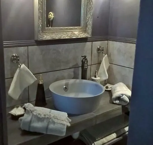 Le Clos Manceau לינה וארוחת בוקר 3*